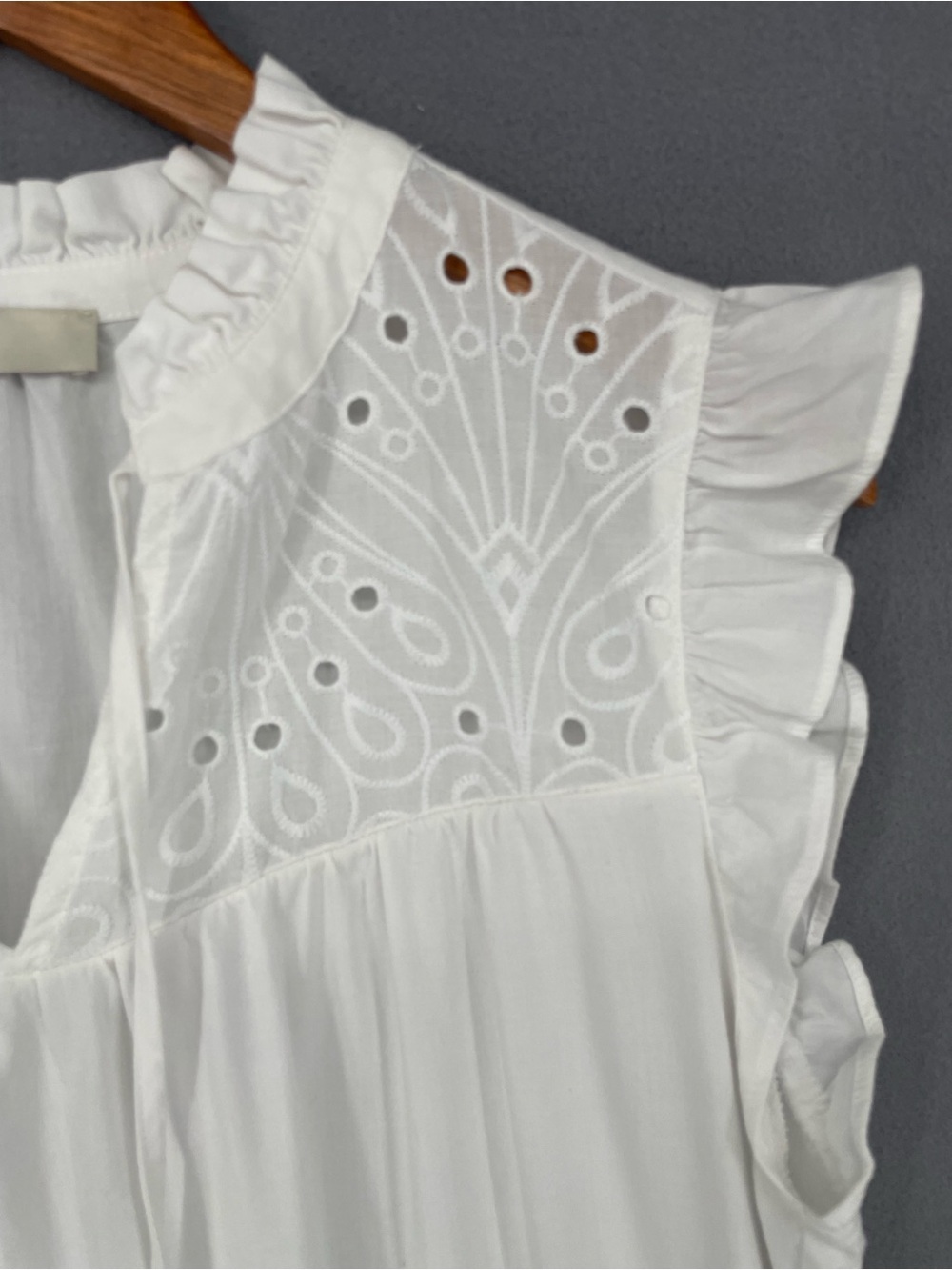 LOFT Ruffle Trim Sleeveless Eyelet Embroidered Cotton Blouse Size Small - Picture 3 of 7
